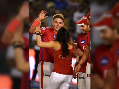 মোহালির মাঠেই নাচ, প্রীতির সঙ্গে স্যাম! পাঞ্জাবি স্টাইলে জমজমাট উদযাপন, দেখুন ভিডিও