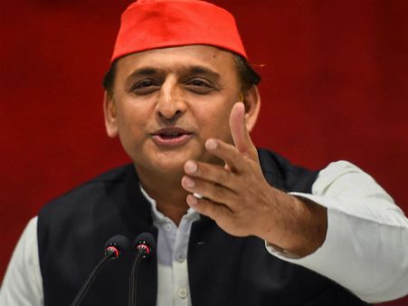 'মোদী চাওয়ালা হলে আমরা দুধওয়ালা', উত্তরপ্রদেশে ভোটমঞ্চ থেকে গর্জে উঠে কী বললেন অখিলেশ যাদব