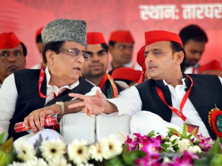 কারও নাম না করে অন্তর্বাস নিয়ে কটূক্তি আজম খানের, জয়াপ্রদা বিতর্কে বিপাকে সপা নেতা