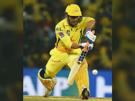 খেলে ধোনি, মারে কে - উইকেটে বল লেগেও নটআউট! ভূত-দর্শন রয়্যালসদের, দেখুন ভিডিও