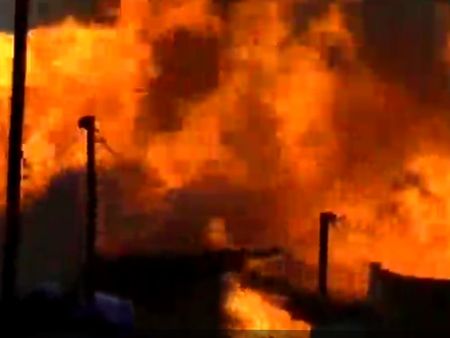 হলদিয়া ডকে ভয়াবহ আগুন, দাউদাউ জ্বলছে বার্থ, দমকলের ১০টি ইঞ্জিন ঘটনাস্থলে