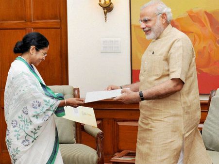 মমতা মোদীকে কুর্তা, মিষ্টি পাঠান! না, এটা ভোট-পরবর্তী সমঝোতার ইঙ্গিত নয়, স্রেফ মোদীর মাইন্ড গেম