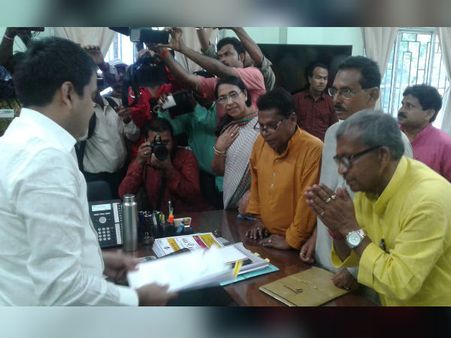 মনোনয়ন জমা দিয়ে প্রতিপক্ষ দিলীপ ঘোষকে আক্রমণ মানস ভুঁইয়ার