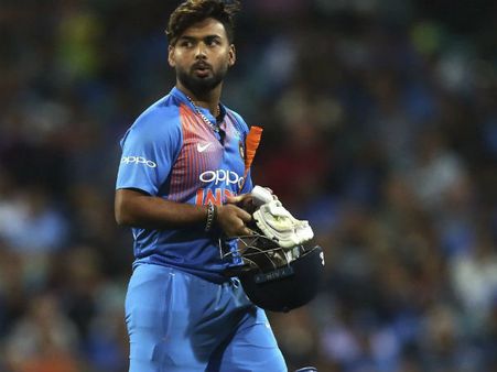 ধাওয়ানের পরিবর্ত হলেন পন্থ, যত তাড়াতাড়ি সম্ভব দলের সঙ্গে যোগ দেওয়ার নির্দেশ