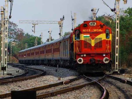 'ফণী' বিধ্বস্ত ভুবনেশ্বর থেকে আংশিক ট্রেন চলাচল চালু