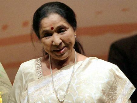 মোদীর শপথ শেষ হতেই কোন বিপদে পড়েন আশা! সাহায্যে ছুটে এসে স্মৃতি জিতে নিলেন মন