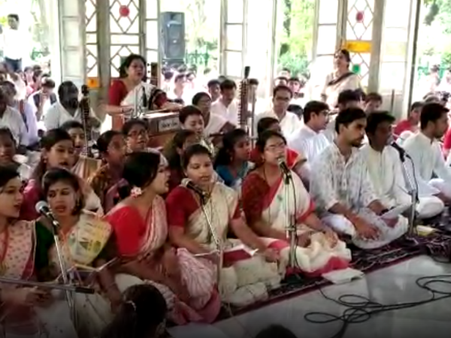 রবীন্দ্র-ভাবনা সঙ্গে নিয়ে ২৫ শে বৈশাখে চেনা মেজাজে শান্তিনিকেতন থেকে পেনেটির বাগান বাড়ি!দেখুন ভিডিও