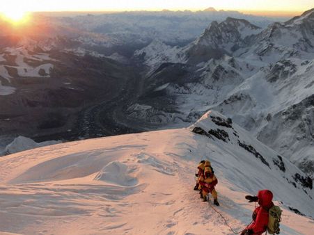 এভারেস্টে ট্রাফিক জ্যাম! অবিশ্বাস্য মনে হলেও সত্যি