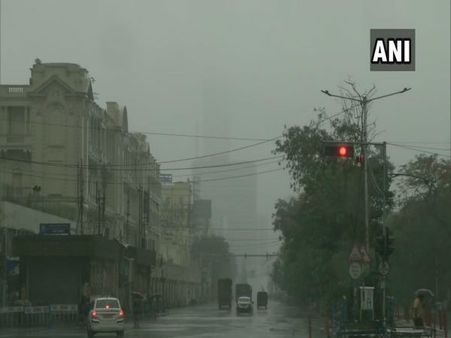 ঘূর্ণিঝড়ের পূর্বাভাসে গলদ, মানল আবহাওয়া দফতর! যে ভাবে রক্ষা পেল কলকাতা