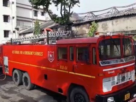 বেলঘড়িয়ার চেয়ারের কারখানায় বিধ্বংসী আগুন, ভস্মীভূত