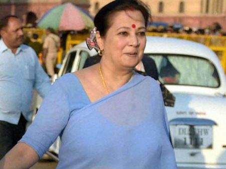 'বুকটা ধড়ফড় করছে'! আসানসোল নিয়ে মুনমুনের প্রতিক্রিয়া