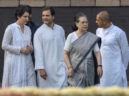 ক্ষমতায় এলে আগামী ৫ বছর সনিয়ার জামাইয়ের অবস্থান কোথায়! সভায় জানালেন মোদী