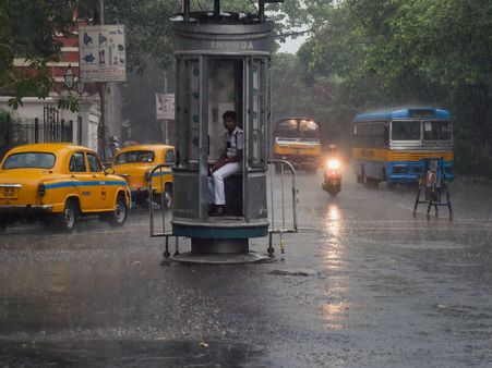 ফের ভারতে ঢুকছে সুপার সাইক্লোন ‘ফণী’! বাংলাদেশ ঘুরে ২৪ ঘণ্টার মধ্যেই পুনঃপ্রবেশ