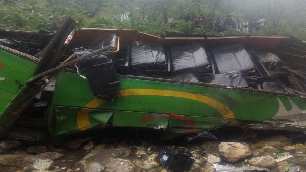 কু‌ল্লুতে ‌খাদে বাস, মৃত্যু কমপক্ষে ৪৪ জনের