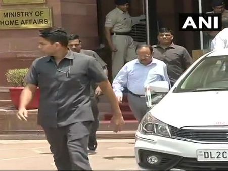 ডোভালকে সঙ্গ ছাড়া করতে নারাজ মোদী, বাড়ল কাজের মেয়াদ