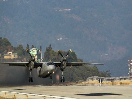 মাঝ আকাশে হঠাৎ বেপাত্তা বায়ুসেনার বিমান! ১৩ যাত্রীর খোঁজে শুরু তল্লাশি অভিযান