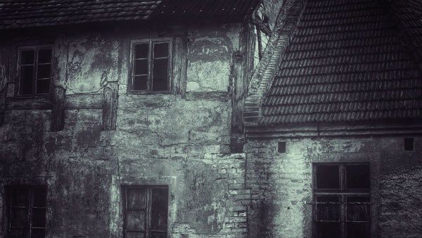 এলাকায় ঢুকলেই গিলে খাবে ভূত! অশরীরী আত্মার আতঙ্কে জনমানবহীন মালদহের গ্রাম