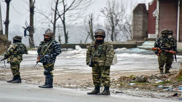 সতর্ক করল পাকিস্তান, জঙ্গি হামলার আশঙ্কায় উপত্যকায় জারি হল হাই অ্যালার্ট