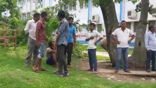 নাতির লাথি ঠাকুরমাকে! মর্মান্তিক পরিণতির জেরে উত্তেজনা রায়গঞ্জে