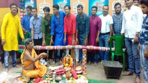 একধাপ এগিয়ে গেল দমদম পার্ক তরুণ দল! খুঁটি পুজো দিয়ে পুজোর কাজ শুরু