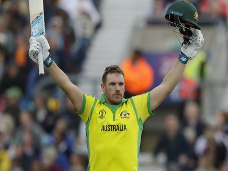 দারুণভাবে শুরু করেও অস্ট্রেলিয়ার বিরুদ্ধে বড় রানে হার শ্রীলঙ্কার