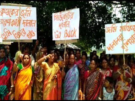 জমি অধিগ্রহণ ইস্যুতে তৃণমূলের মন্ত্রীকে গো-ব্যাক স্লোগান কৃষকদের