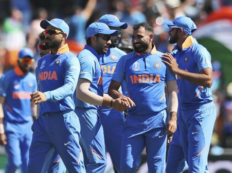 ফের অনবদ্য শামি-বুমরা, ক্যারিবিয়ানদের ১২৫ রানে হারিয়ে বিশ্বকাপে অপরাজেয় তকমা ধরে রাখল ভারত