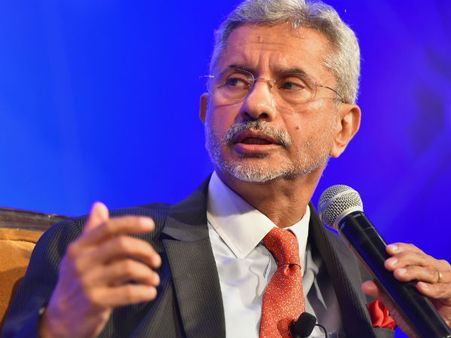 প্রথম সাংবাদিক বৈঠকেই নাম না করে পাকিস্তানকে ঠুকলেন বিদেশমন্ত্রী জয়শঙ্কর