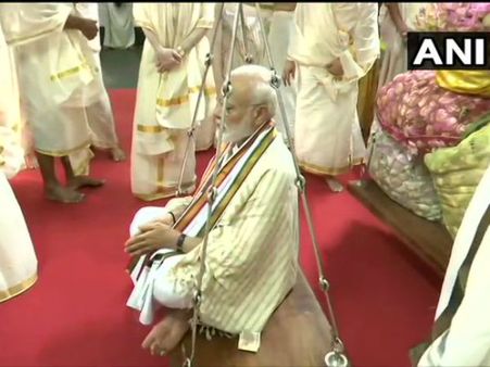 বিদেশ সফরে যাওয়ার আগে কেরলের গুরুভায়ুর মন্দিরে পুজো দিলেন নরেন্দ্র মোদী