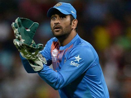 বিশ্বকাপের প্রথম ম্যাচে জোড়া রেকর্ড ধোনির