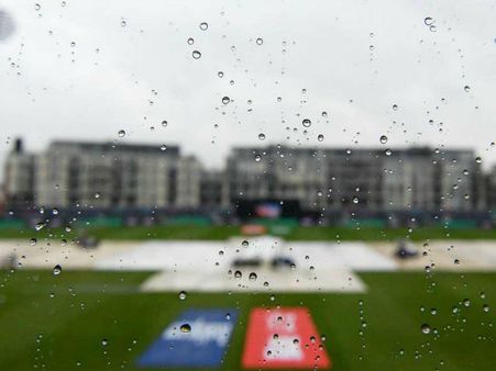 দীর্ঘ অপেক্ষার পর পাকিস্তান-শ্রীলঙ্কা ম্যাচ বাতিল, পয়েন্ট ভাগাভাগি করল দুই দল