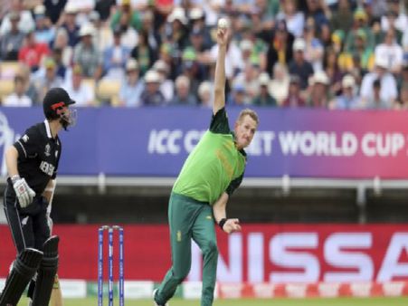 প্রোটিয়াদের কার্যত বিশ্বকাপ থেকে ছিটকে দিয়ে টেবলের শীর্ষে ব্ল্যাক ক্যাপসরা