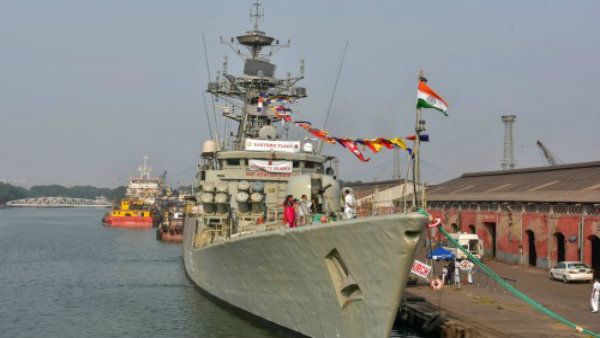 নির্মীয়মান যুদ্ধজাহাজে বিধ্বংসী অগ্নিকাণ্ড! এখনও পর্যন্ত মৃত ১