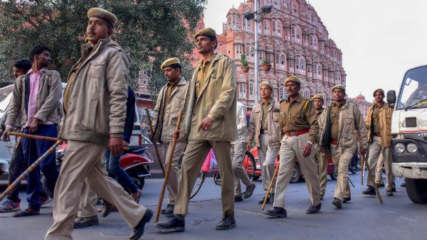 অর্থমন্ত্রকের বাইরে সার্ভিস রিভলবার থেকে গুলি চালিয়ে আত্মঘাতী কনস্টেবল