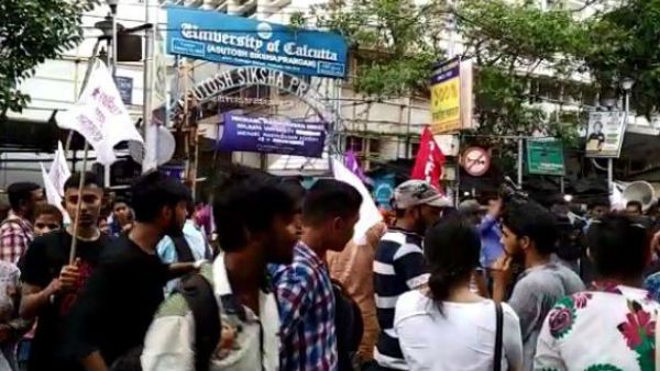 কলেজে ভর্তির কাটমানি ফেরত চাই, শাসক নেতাদের বিরুদ্ধে আন্দোলন এসএফআইয়ের