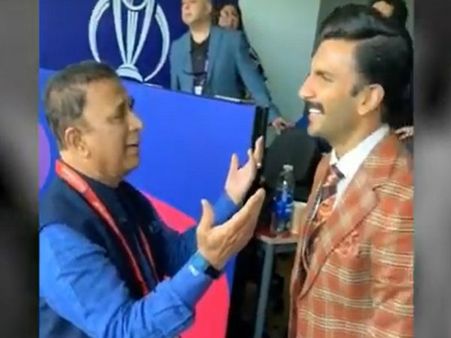 'বদন পে সিতারে' গানের সঙ্গে শাম্মি কাপুর স্টাইলে নাচলেন সুনীল গাভাস্কার, সঙ্গী রনবীর