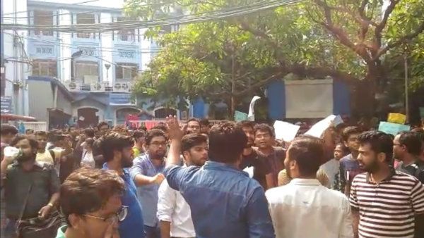 সঙ্কট আরও ঘনীভূত, সিউড়ি হাসপাতালের ৬৭জন চিকিৎসক পদত্যাগের ইচ্ছাপ্রকাশ করলেন