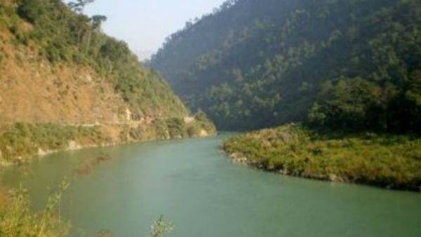 চিনের কারনেই কি সীমান্তে হঠাৎ করেই নদীর জলের রঙ বদলে হল কালো! মাছ খাওয়াতে জারি হল নিষেধাজ্ঞা