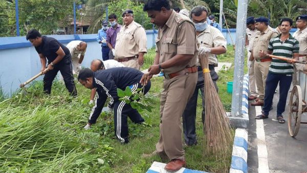 জেলা হাসপাতালে সাফাই! অভিযানে পুলিশ সুপার, হাসপাতাল সুপার