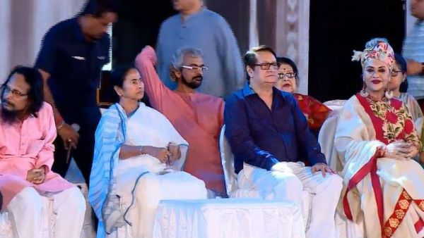 'মহানায়ক' সম্মানে ভূষিত যিশু-পরমব্রতরা! মমতার হাত থেকে শ্রেষ্ঠত্বের পুরস্কার নিলেন কারা