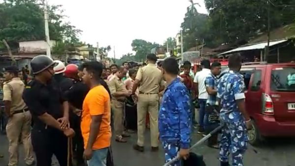 মন্ত্রী রবীন্দ্রনাথের গাড়ি আটকাল বিজেপি কর্মীরা, উঠল জয় শ্রীরাম স্লোগান