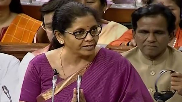 রাষ্ট্রয়ত্ত ব্যাঙ্কগুলিকে 'হাত খুলে' সাহায্য! সংসদে ঘোষণা কেন্দ্রীয় অর্থমন্ত্রীর