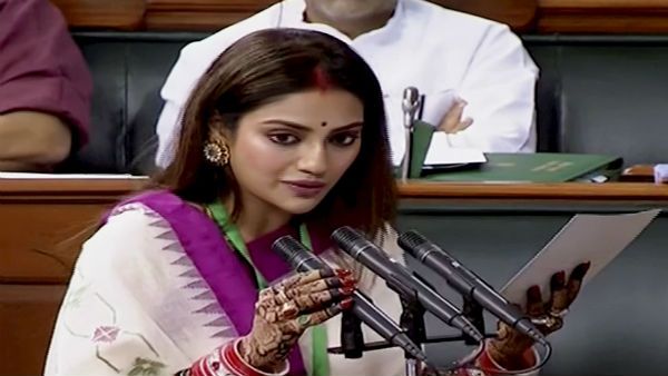 তিন তালাক বিল পাশ: মোদীর এই মাস্টারস্ট্রোক নিয়ে কী ভাবছেন নুসরত জাহান? পারবেন একটা বাহবা দিতে?