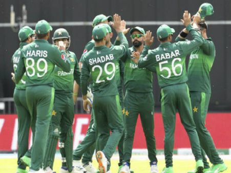 হাফিজ-রিয়াজ সহ আরও সাত পাক ক্রিকেটার করোনায় আক্রান্ত, ইংল্যান্ড সফরের আগে সংখ্যা বেড়ে ১০