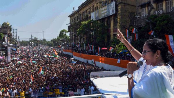 একুশে জুলাই এবার বুথে বুথে, তবে মমতার বক্তব্যও পৌঁছে যাবে নেতা-কর্মীদের ঘরে ঘরে