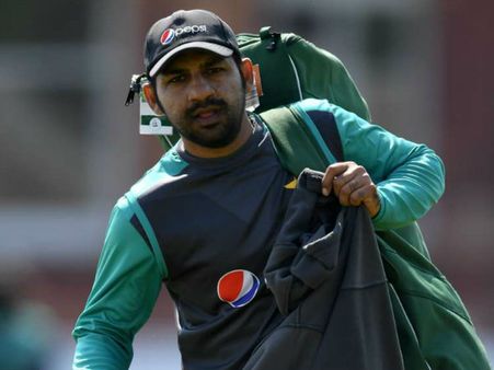 বিশ্বকাপে বিপর্যয়ের পর দুই অধিনায়ক বাছার পথে পাকিস্তান