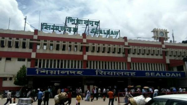 রেলের টার্গেটে যাত্রী স্বাচ্ছন্দ্য, বাড়ছে ১২ বগির ট্রেন! জোর কদমে কাজ শিয়ালদহে