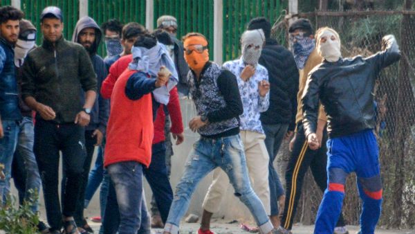 পাকিস্তান থেকে আসা মদতে অনেকটা ঘাটতি, আর্থিক সঙ্কটে কাশ্মীরের বিচ্ছিন্নতাবাদীরা