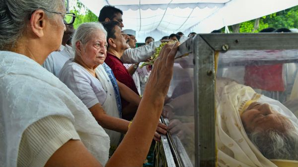 পূর্ণ রাষ্ট্রীয় মর্যাদায় শেষকৃত্য দিল্লির প্রাক্তন মুখ্যমন্ত্রী শীলা দীক্ষিতের