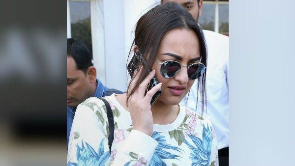 অভিনেত্রী সোনাক্ষী সিনহার বাড়িতে উত্তরপ্রদেশ পুলিশ, কিন্তু কেন?